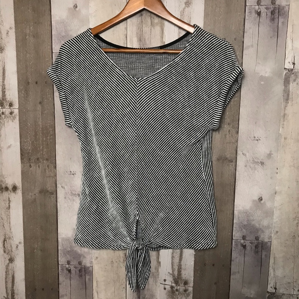 Gyft striped front tie shirt